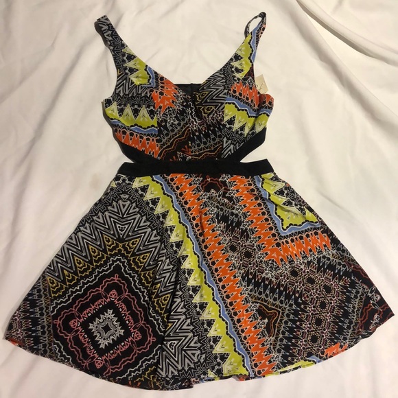 Guess by Marciano Dresses & Skirts - New Guess Marciano cut out sexy silk colorful M 6